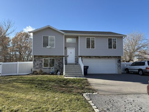Photo of 34 E 525 N, Layton, UT 84041 (MLS # 2133986)
