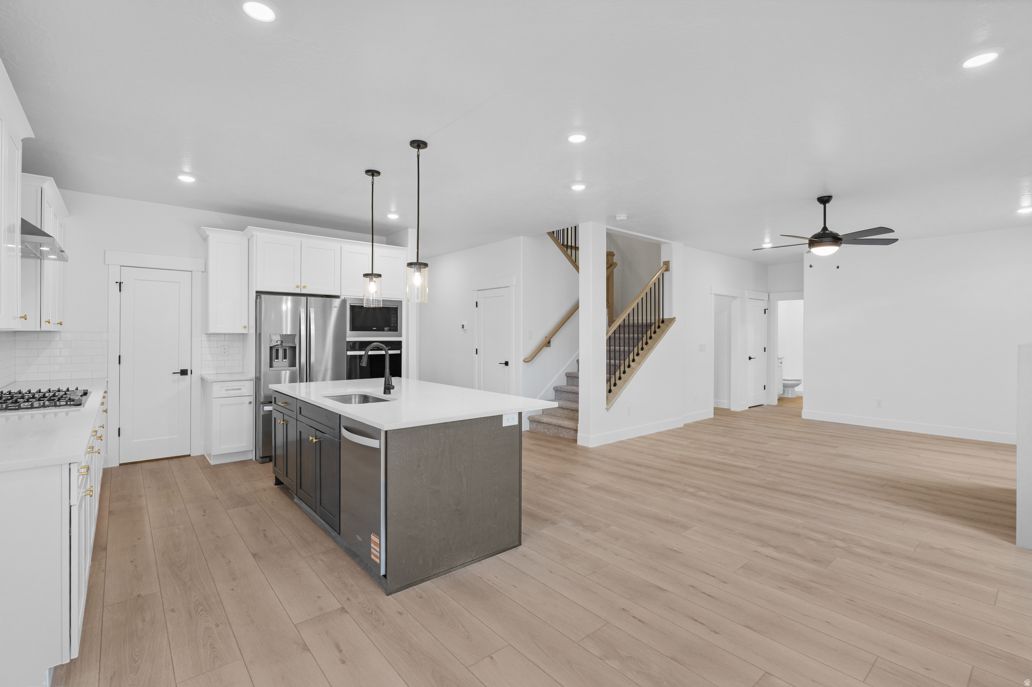 VISTAS AT SUMMIT RDG - Residential