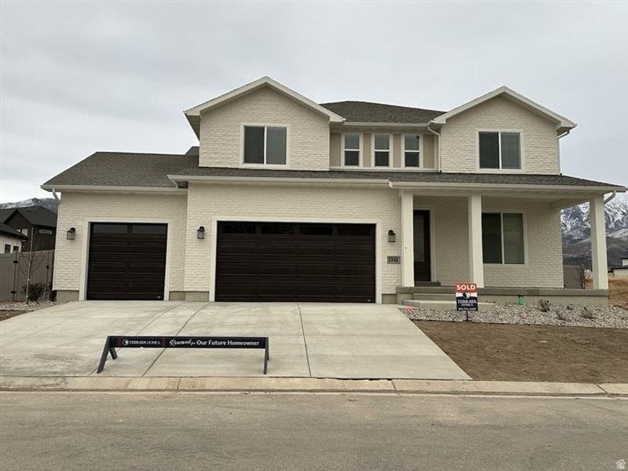 Enormous lot! Beautiful home! Serene place to call home. Come see for yourself the beautiful neighborhood and house that you can call home.