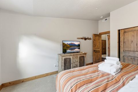 Tiny photo for 1288 DEER PARK CIR #302, Heber City, UT 84032 (MLS # 2126712)