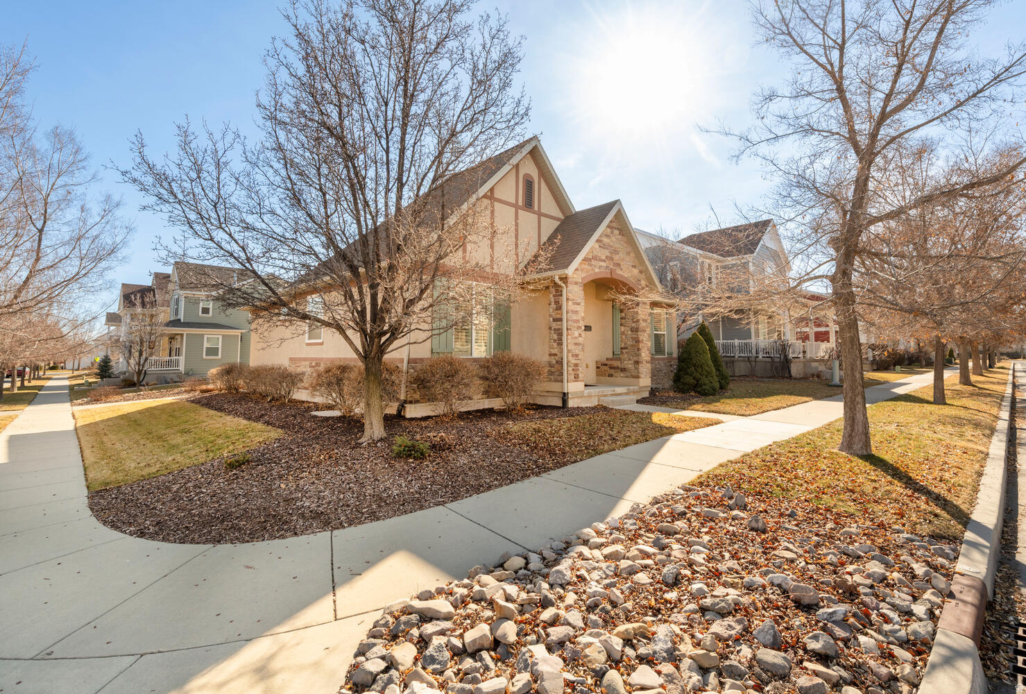 DAYBREAK - Residential