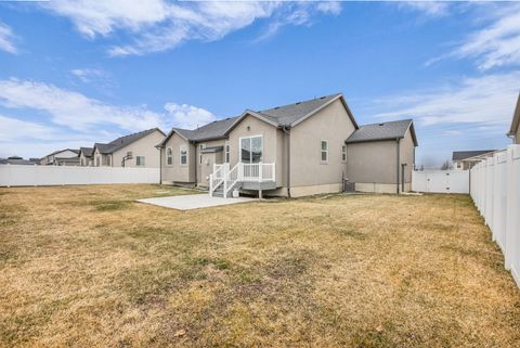 Tiny photo for 583 S ALBERTA SPRUCE DR, Layton, UT 84041 (MLS # 2133675)