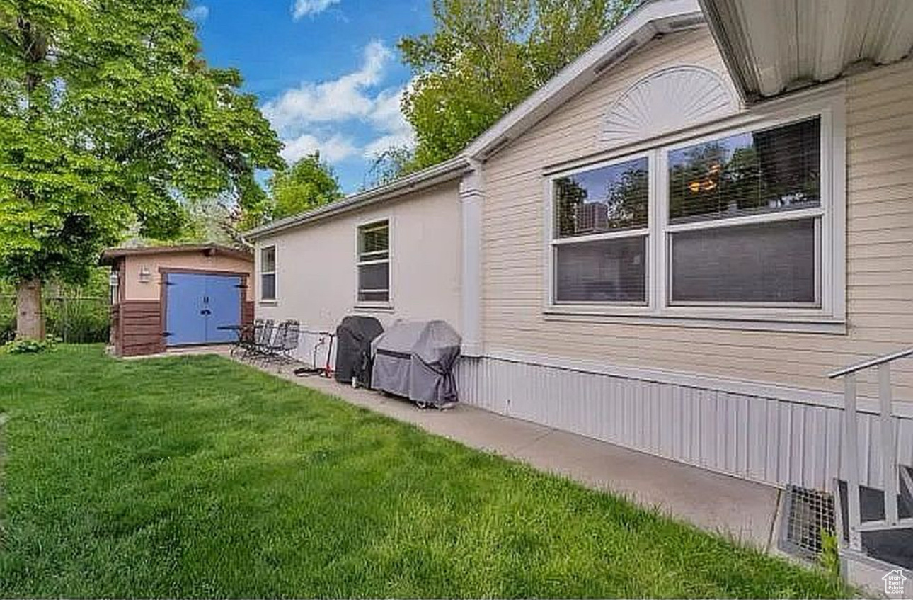 COUNTRY CLUB ESTATES - Residential