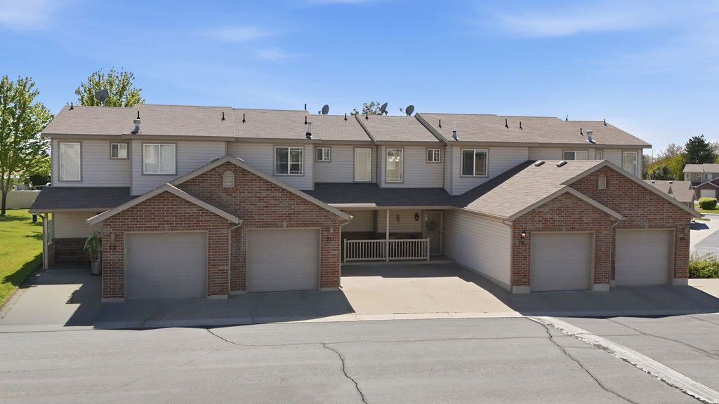Photo of 652 W 800 N #70, Clinton, UT 84015 (MLS # 2156031)