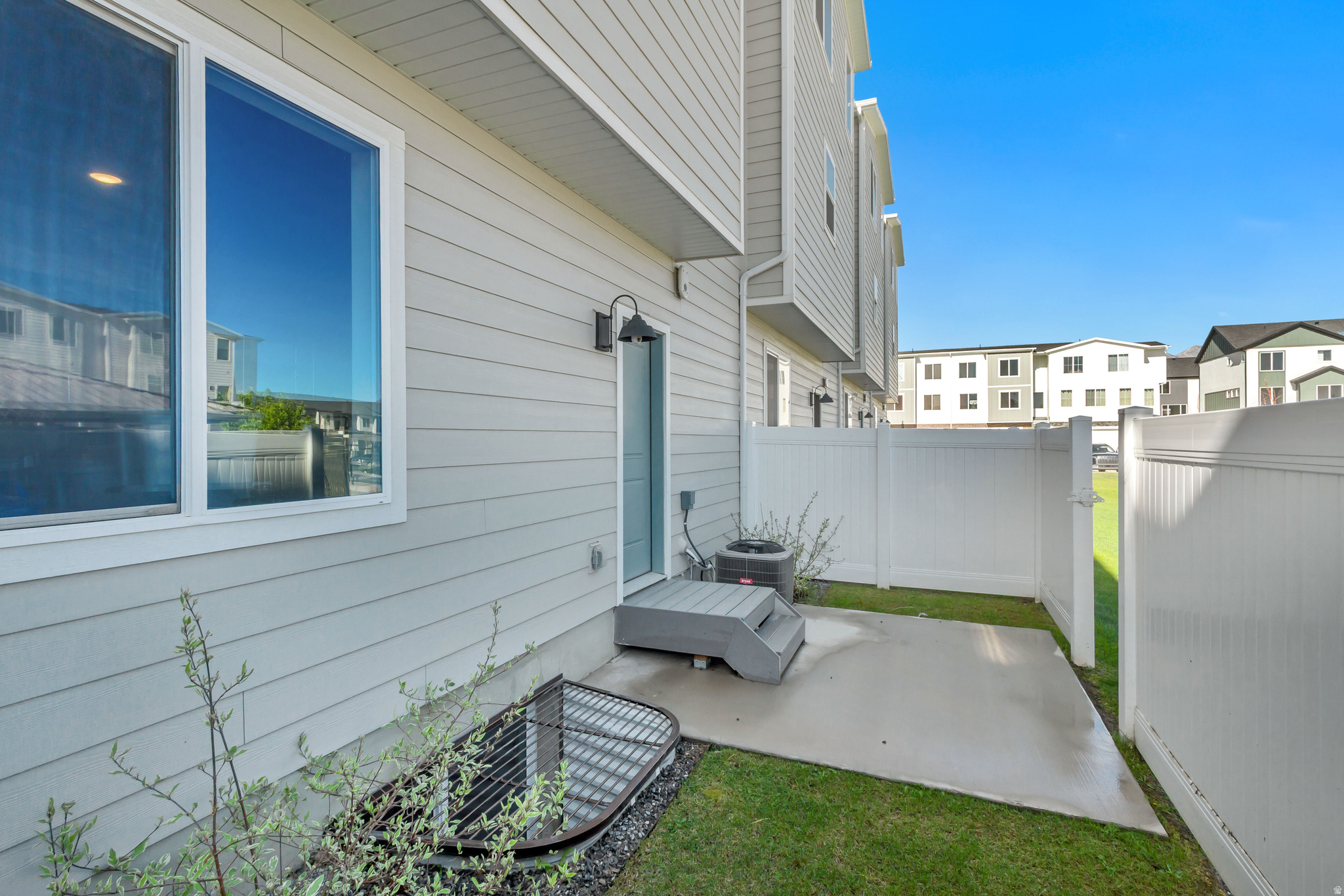 BRYLEE TOWNS - Residential