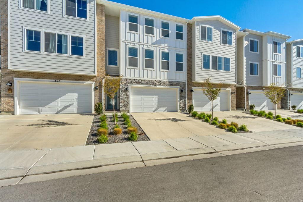 Photo of 701 E GARDEN GROVE DR, Eagle Mountain, UT 84005 (MLS # 2153970)