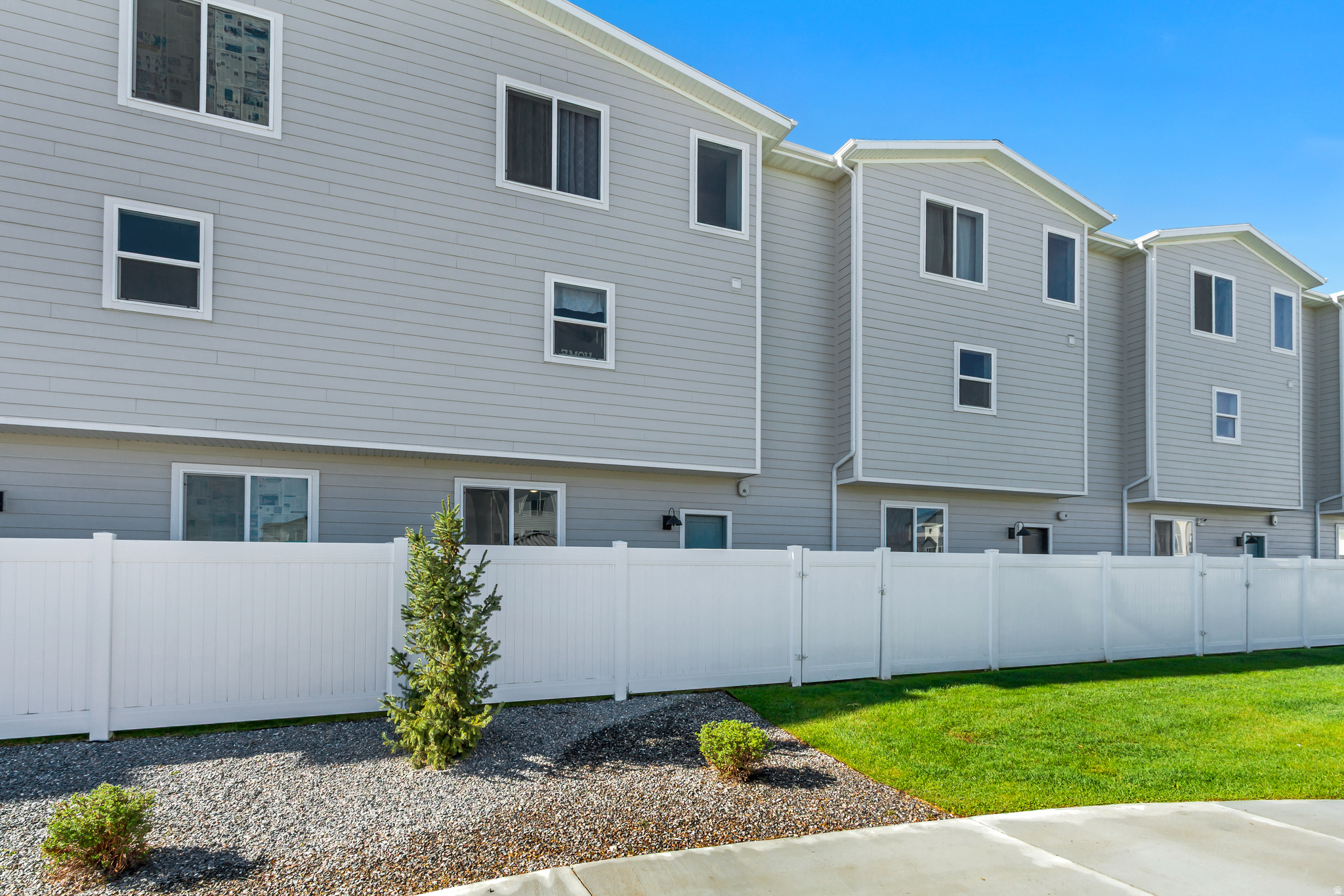 BRYLEE TOWNS - Residential