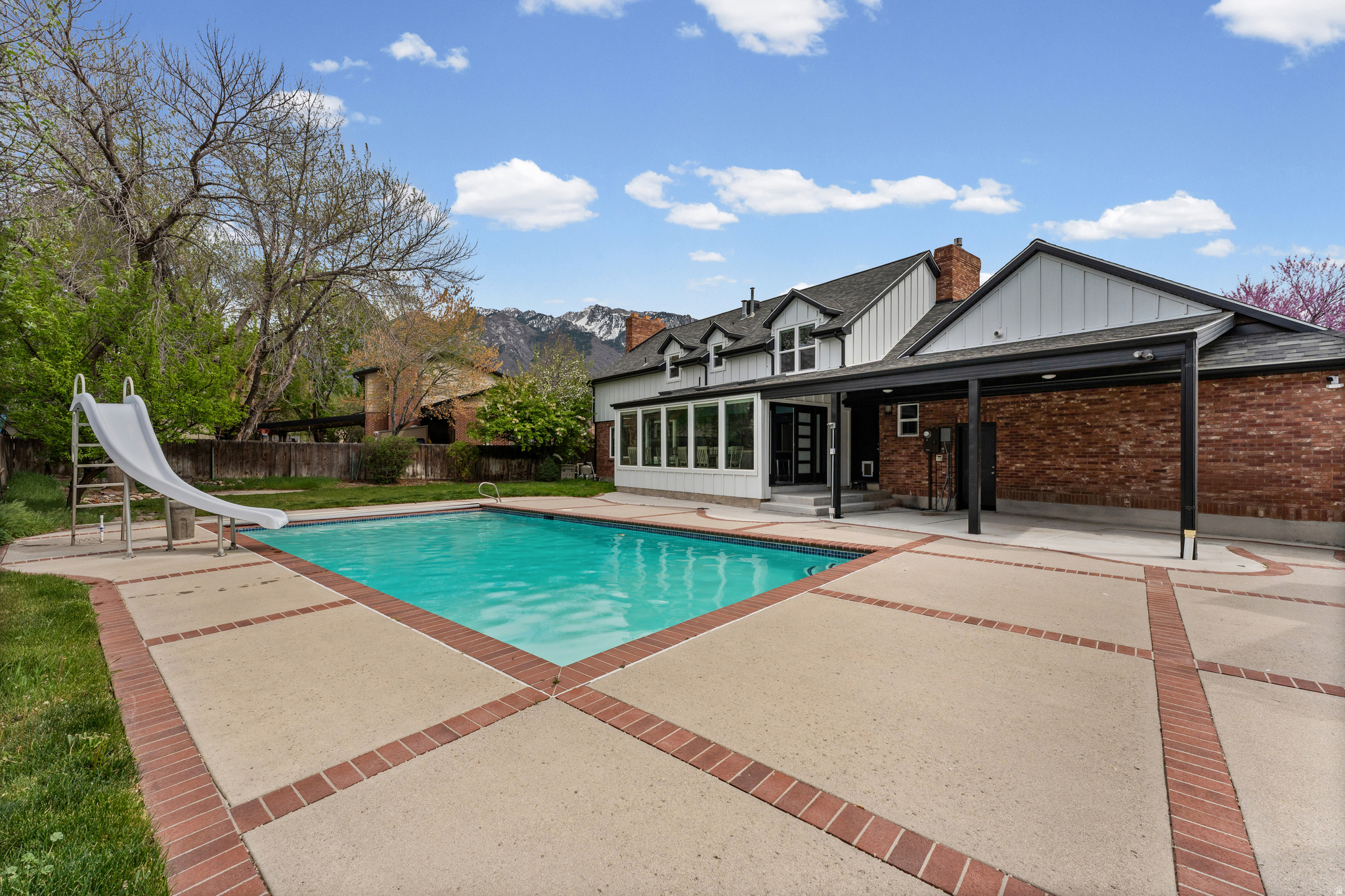 BRANDON PARK - Residential