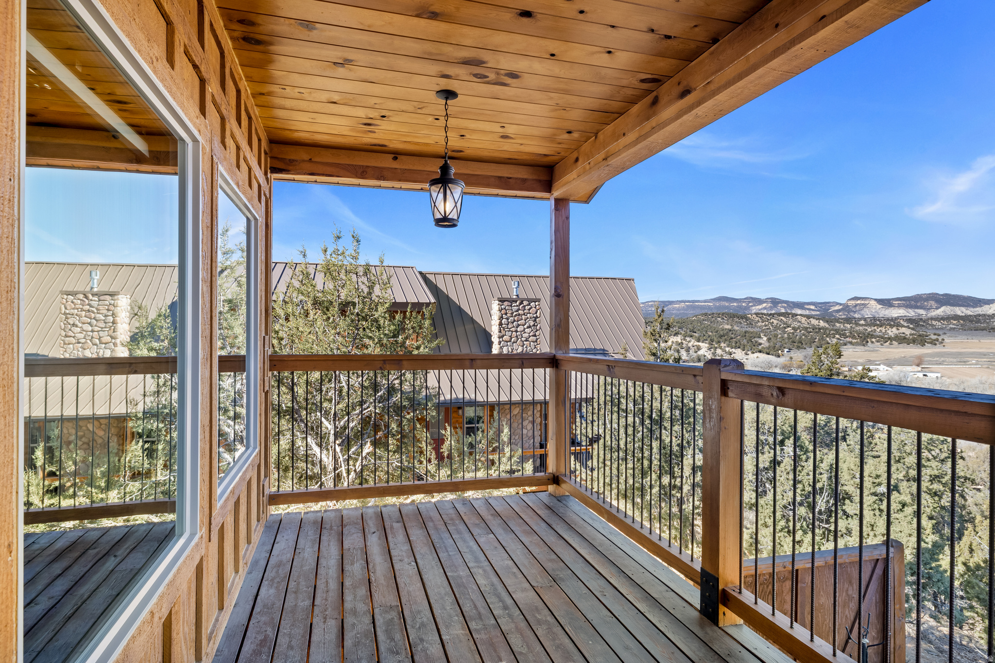 QUARTER CIRCLE H - Residential