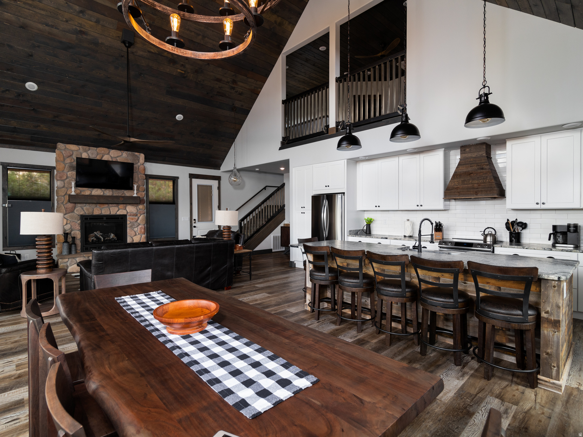 QUARTER CIRCLE H - Residential