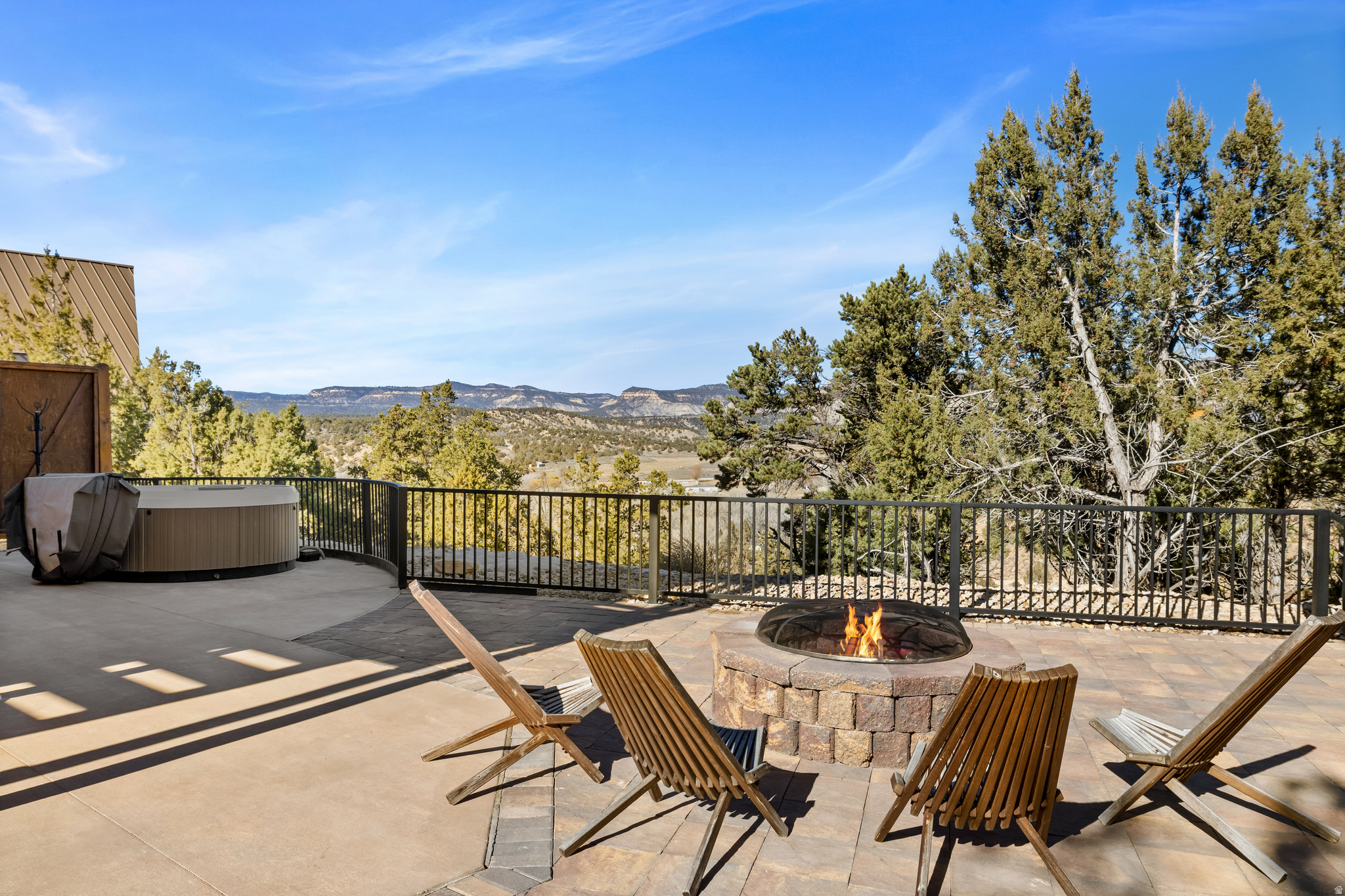 QUARTER CIRCLE H - Residential