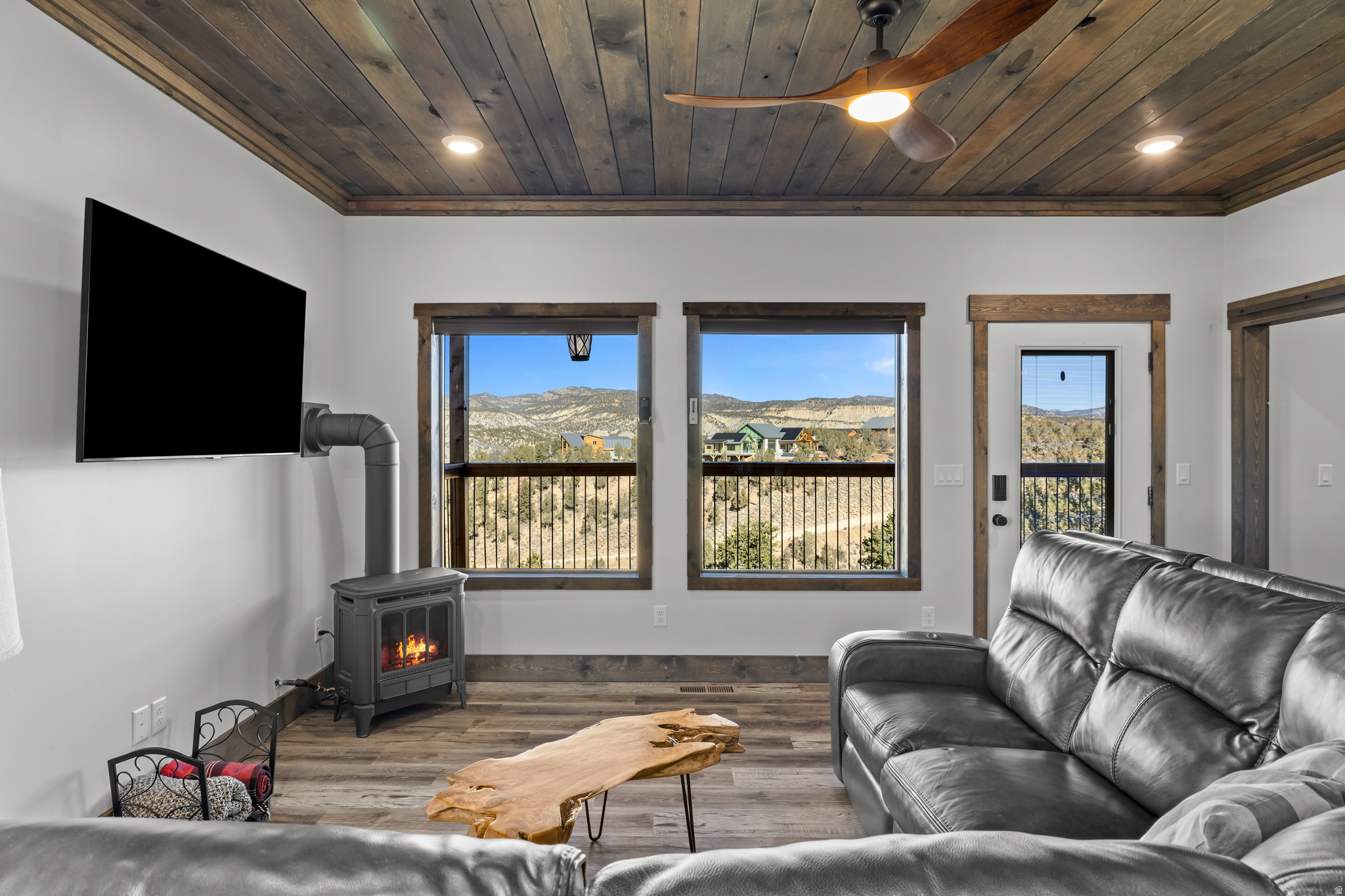 QUARTER CIRCLE H - Residential