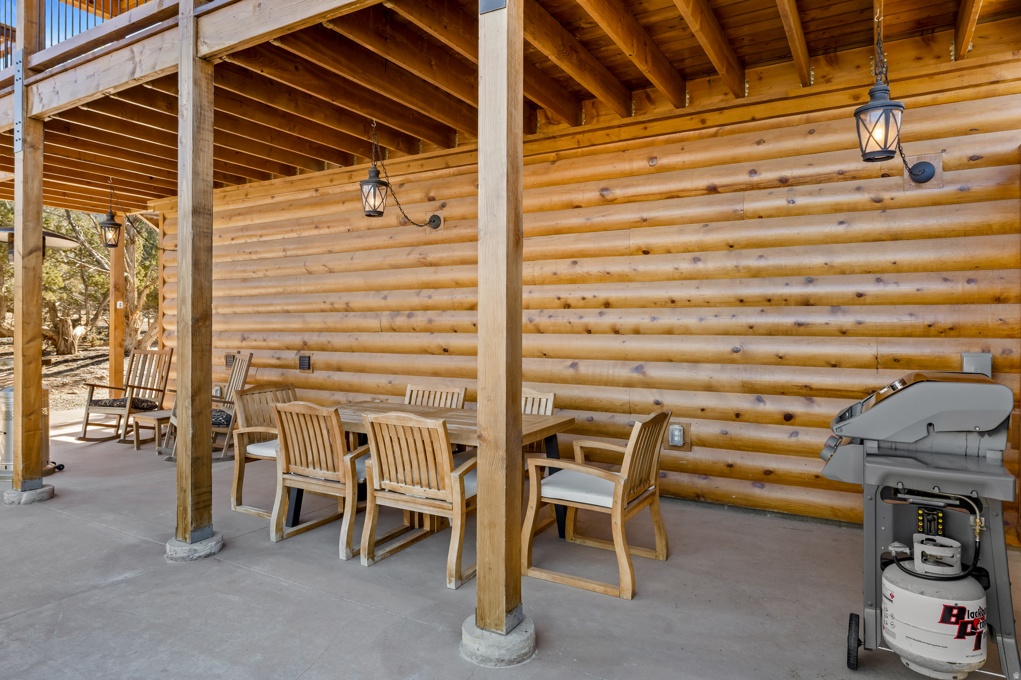 QUARTER CIRCLE H - Residential