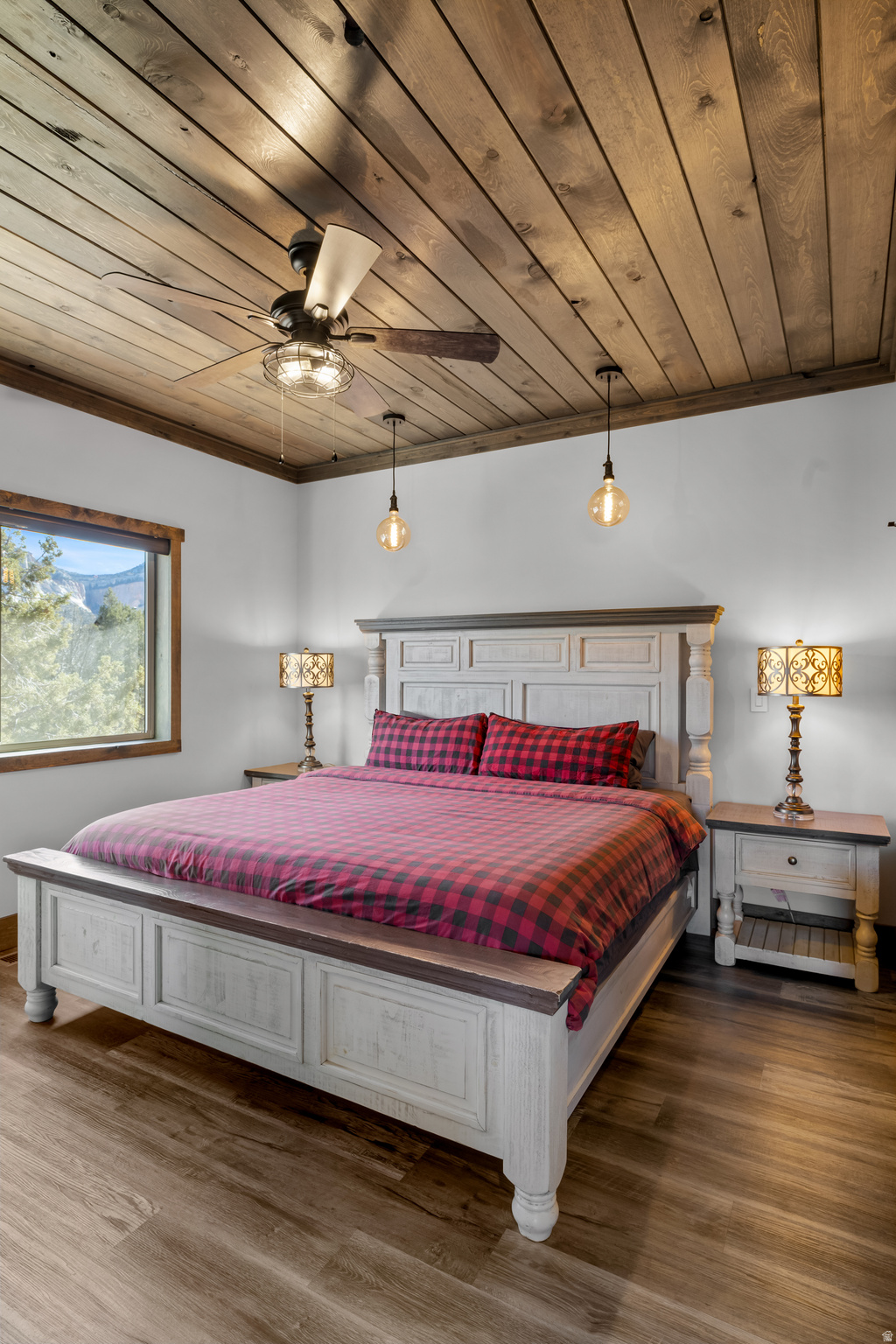 QUARTER CIRCLE H - Residential