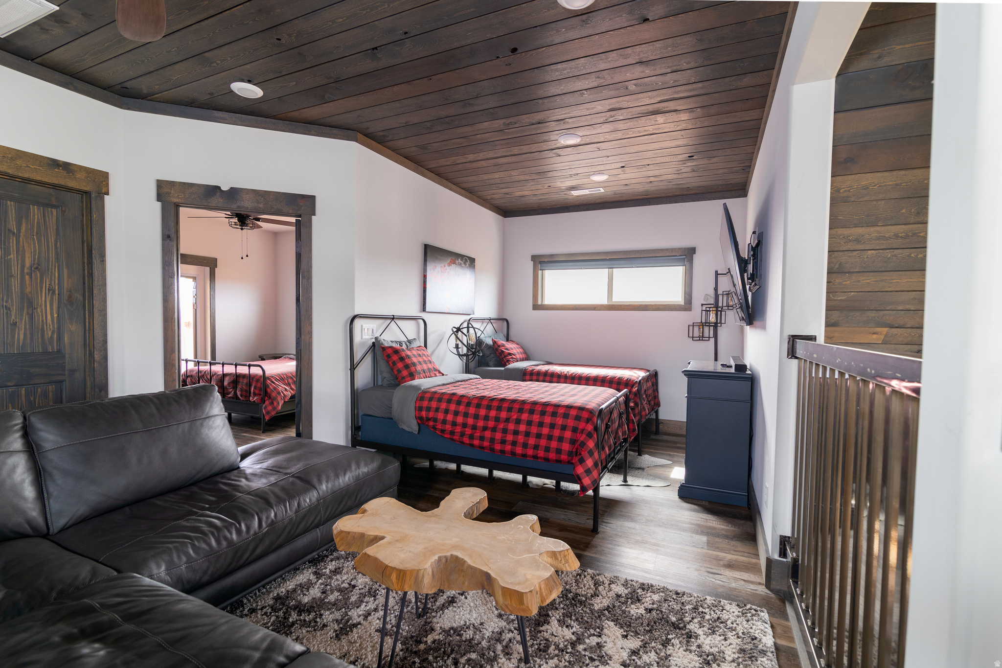 QUARTER CIRCLE H - Residential