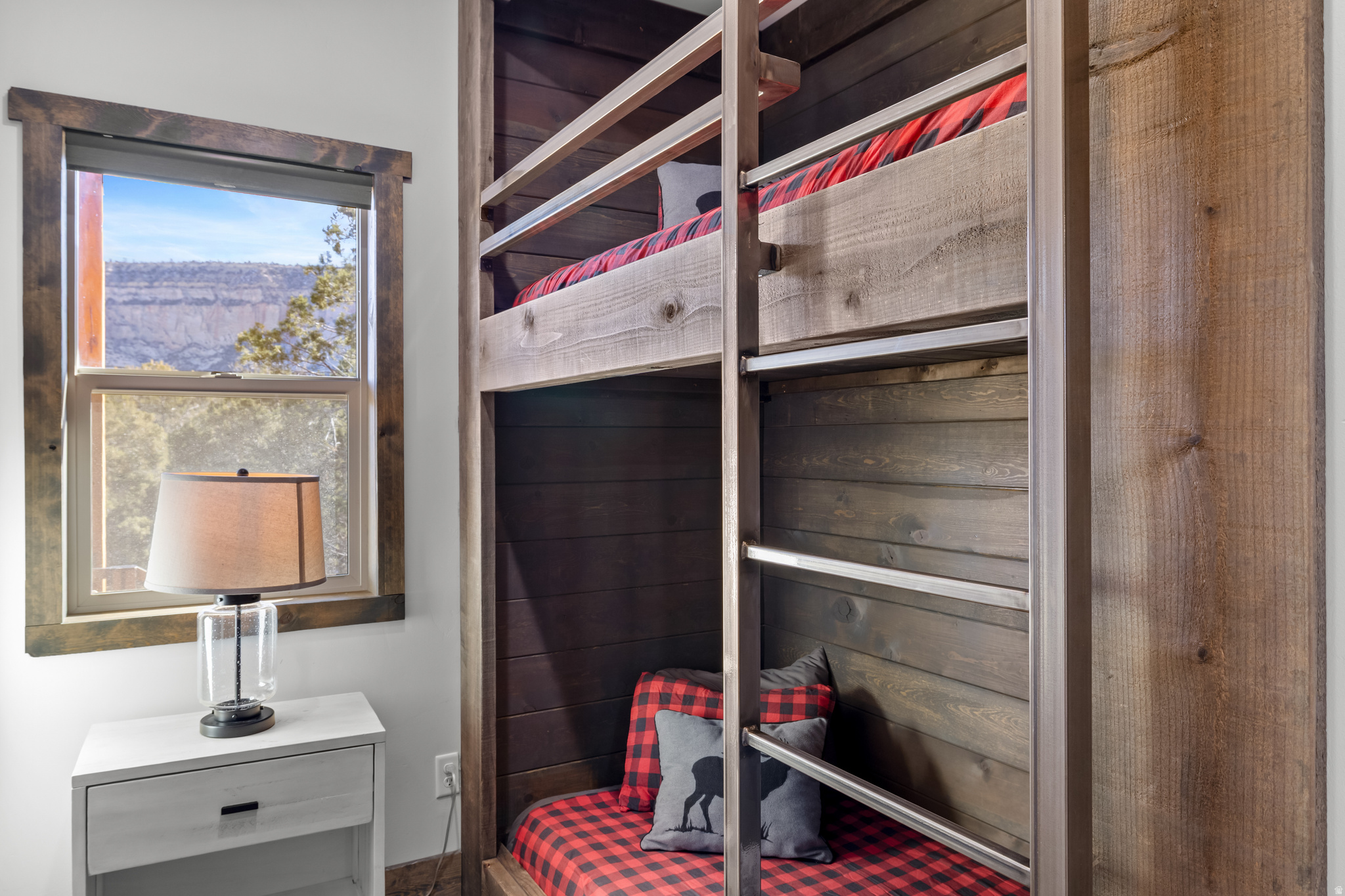 QUARTER CIRCLE H - Residential