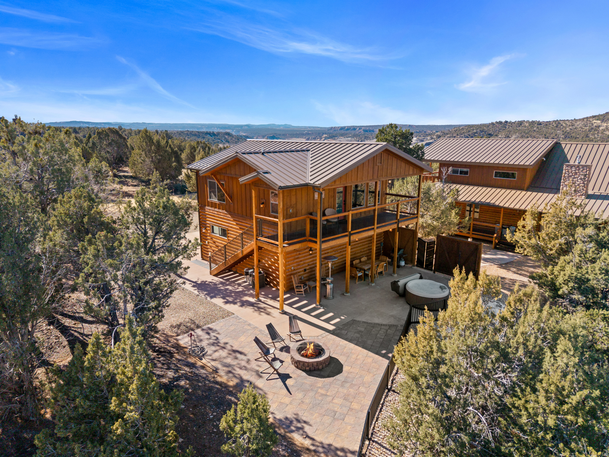 QUARTER CIRCLE H - Residential