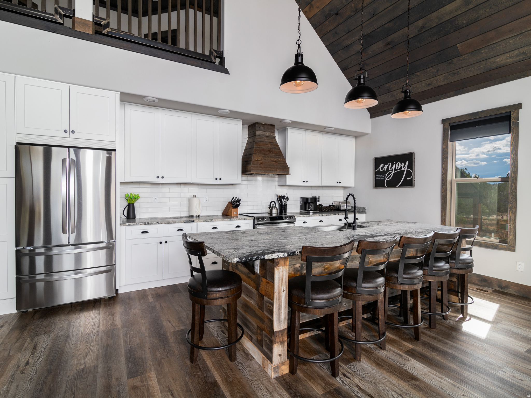 QUARTER CIRCLE H - Residential