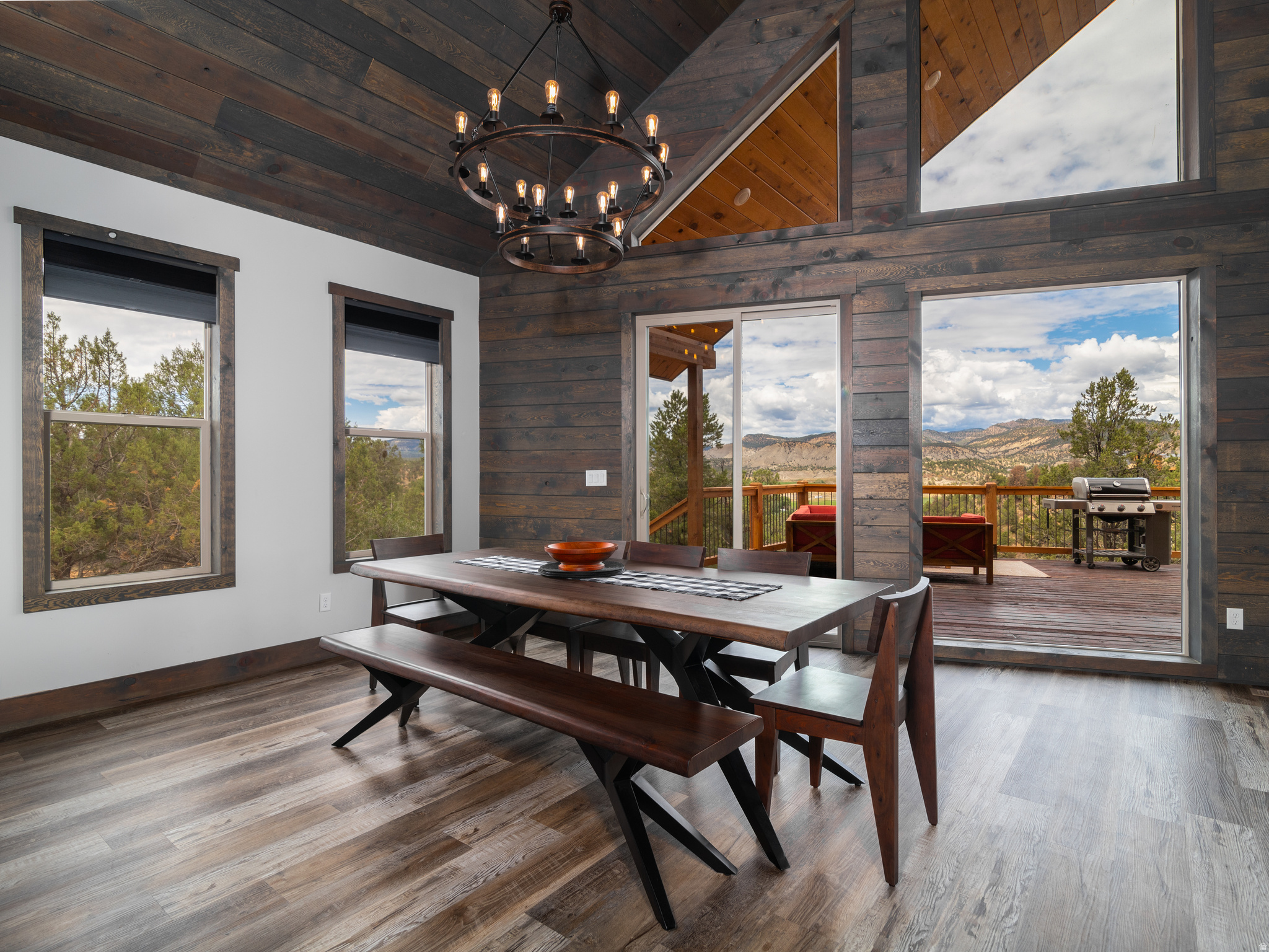 QUARTER CIRCLE H - Residential