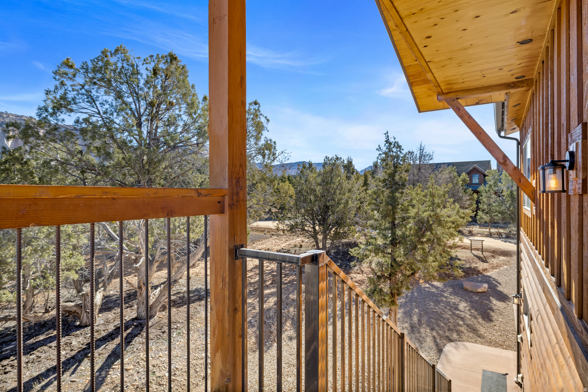 QUARTER CIRCLE H - Residential