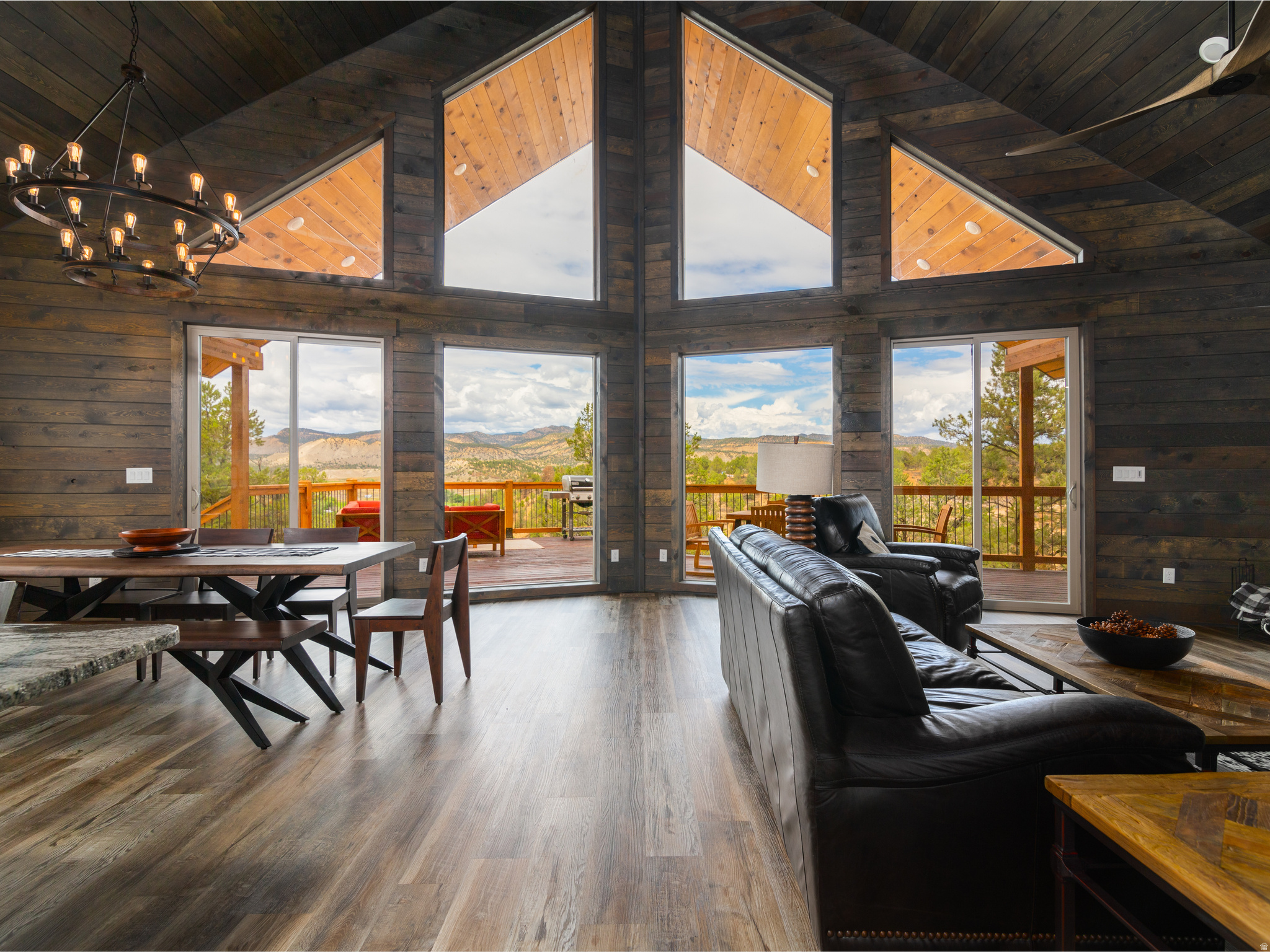 QUARTER CIRCLE H - Residential