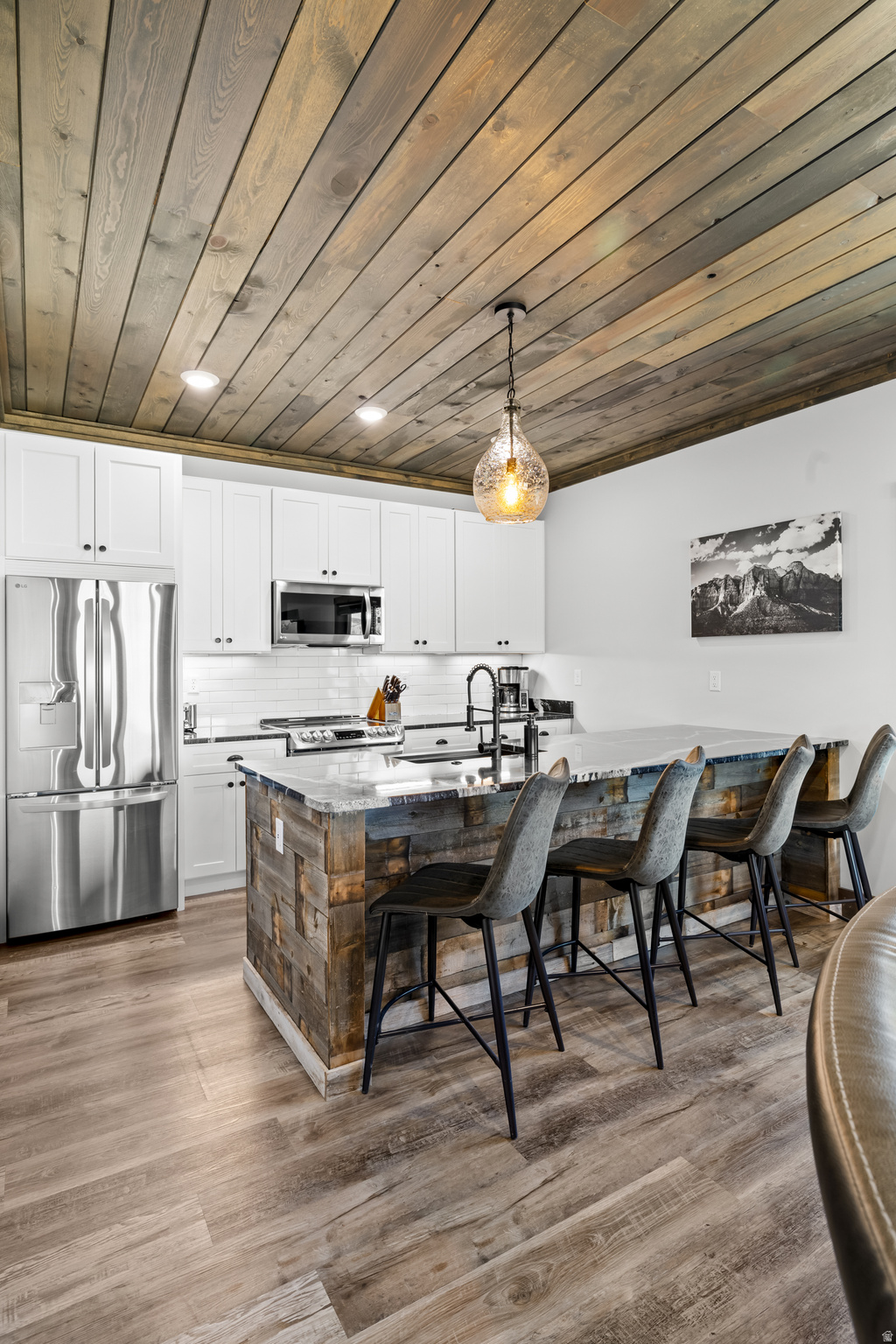 QUARTER CIRCLE H - Residential