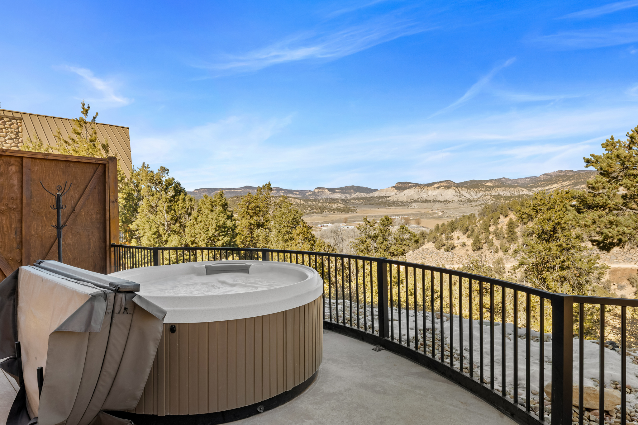 QUARTER CIRCLE H - Residential