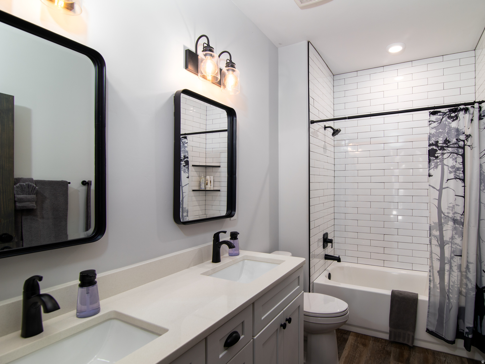 QUARTER CIRCLE H - Residential