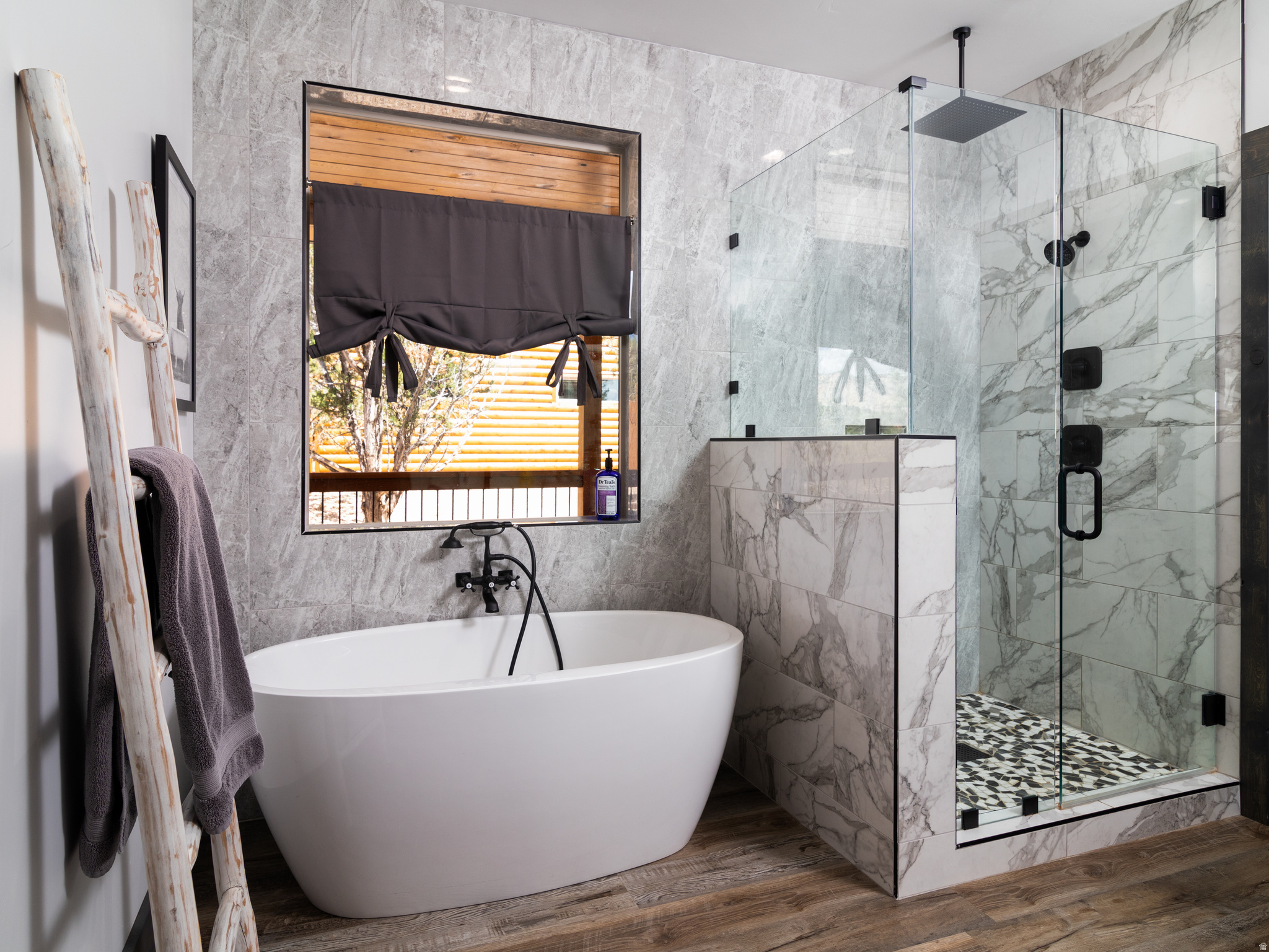 QUARTER CIRCLE H - Residential