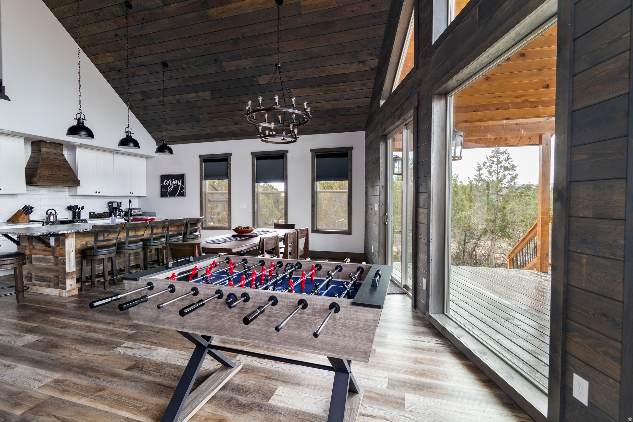 QUARTER CIRCLE H - Residential