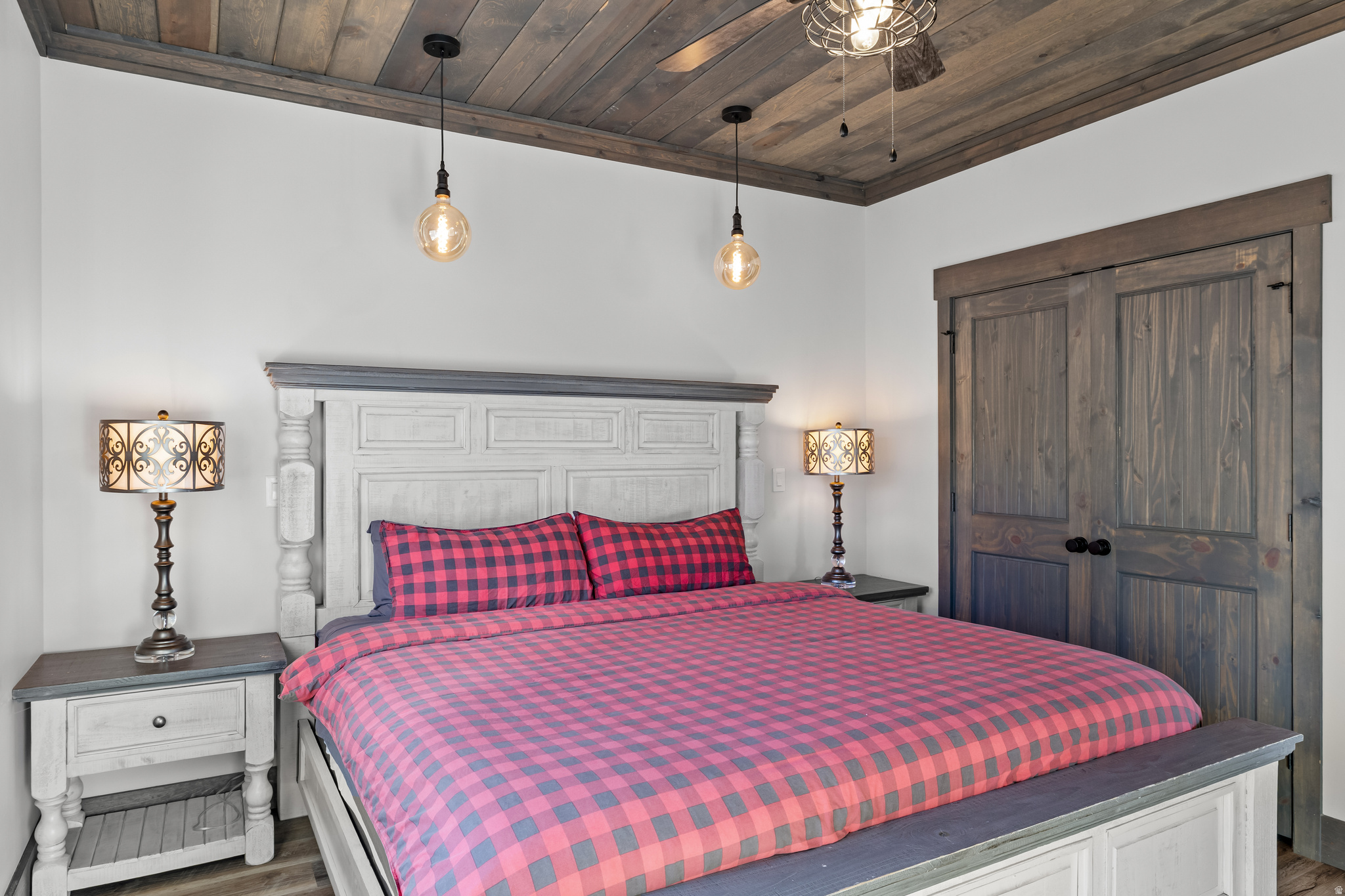 QUARTER CIRCLE H - Residential