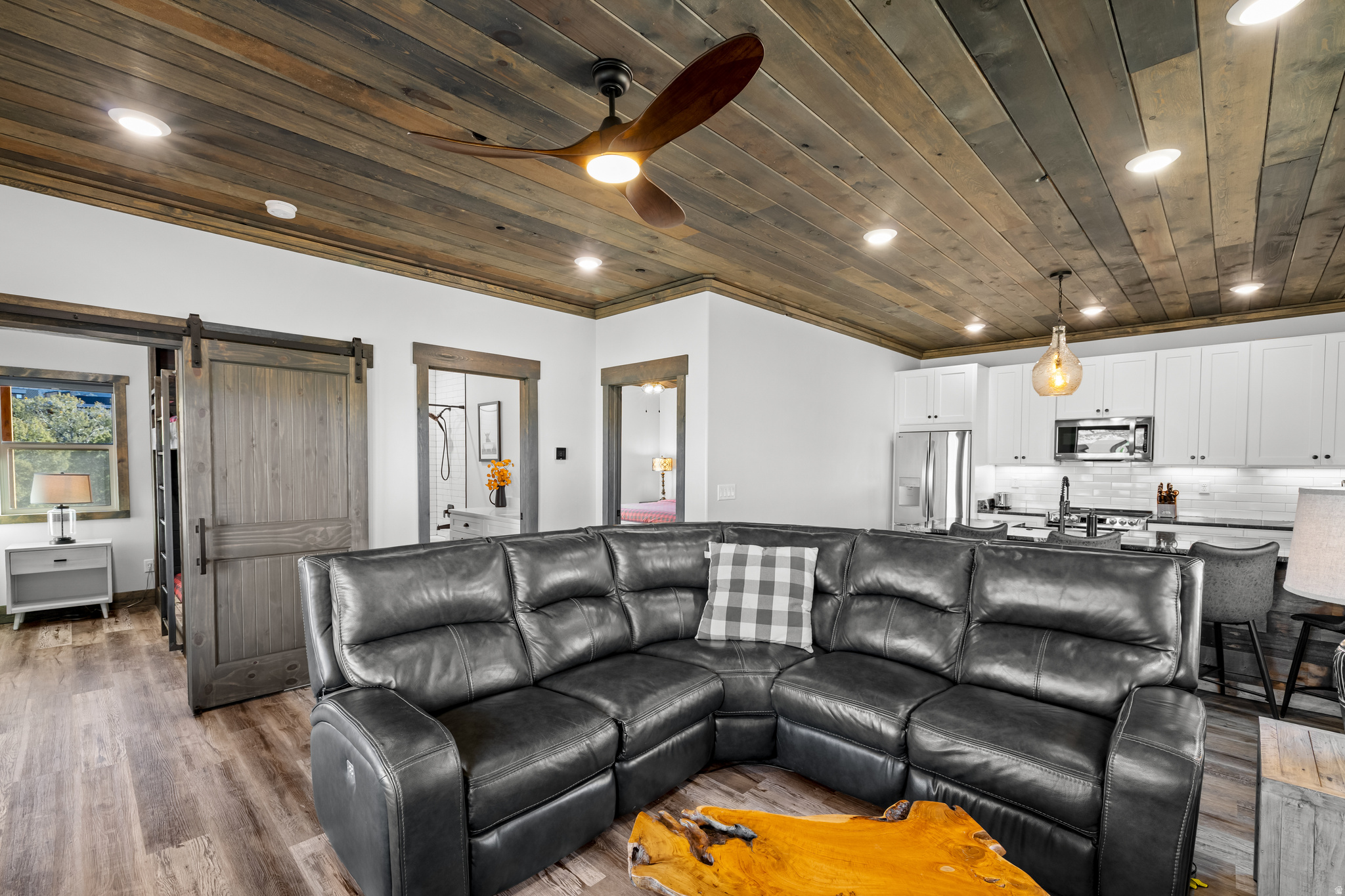 QUARTER CIRCLE H - Residential