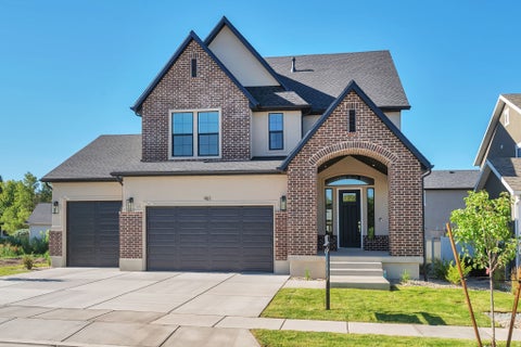 Photo of 461 W SUMMERHILL LN W, Centerville, UT 84014 (MLS # 2182221)