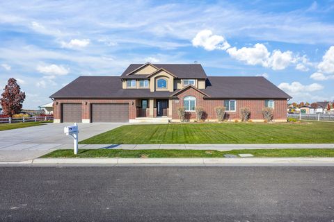 Photo of 2154 W 2700 S, Syracuse, UT 84075 (MLS # 2123375)