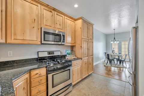 Tiny photo for 585 E WYNGATE POINTE LN, Draper, UT 84020 (MLS # 2155874)