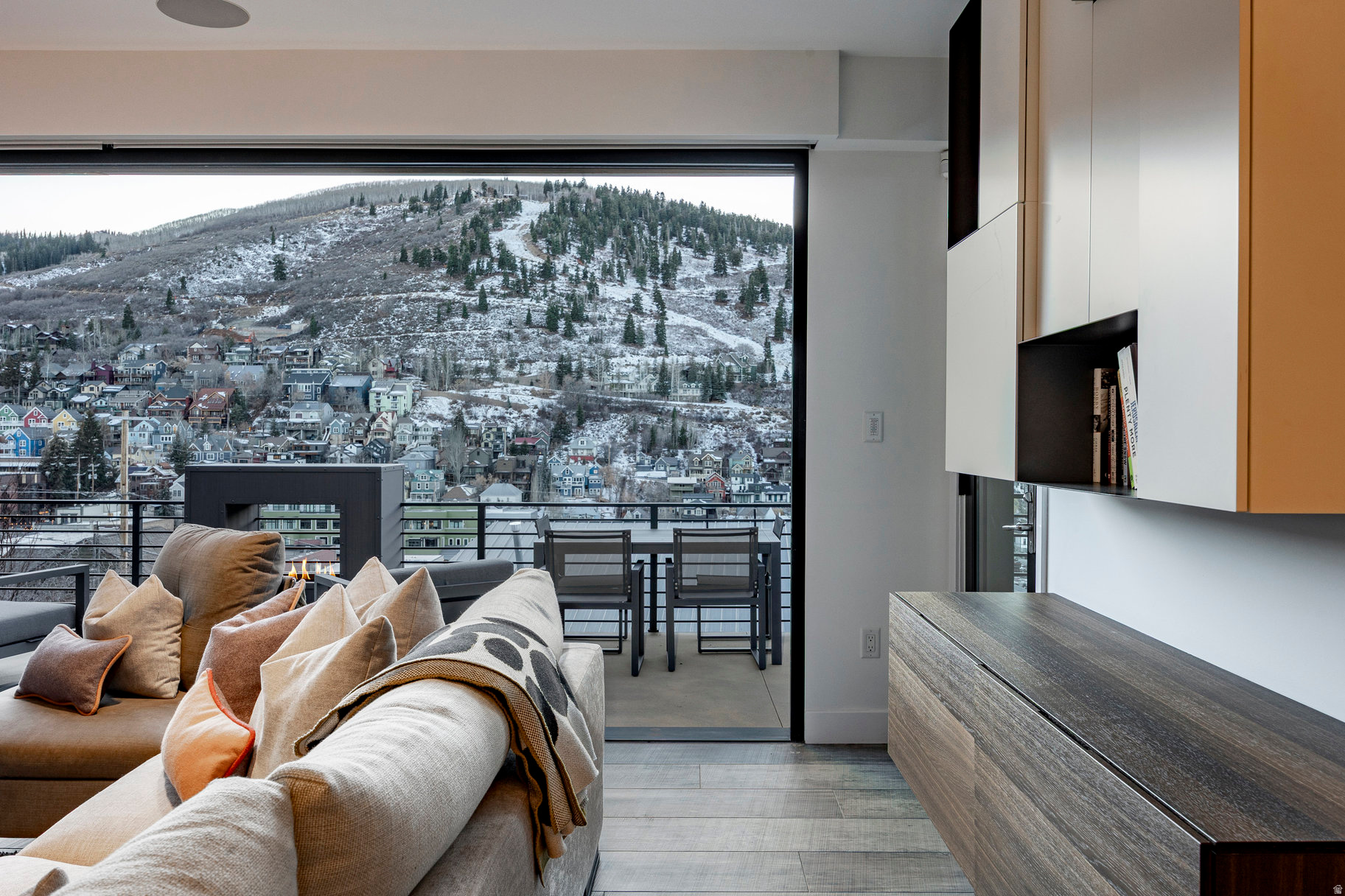 ECHO SPUR - Residential