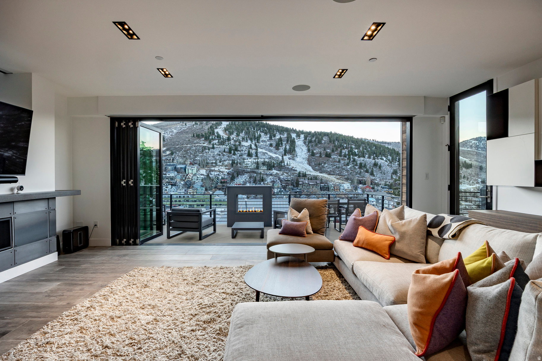 ECHO SPUR - Residential