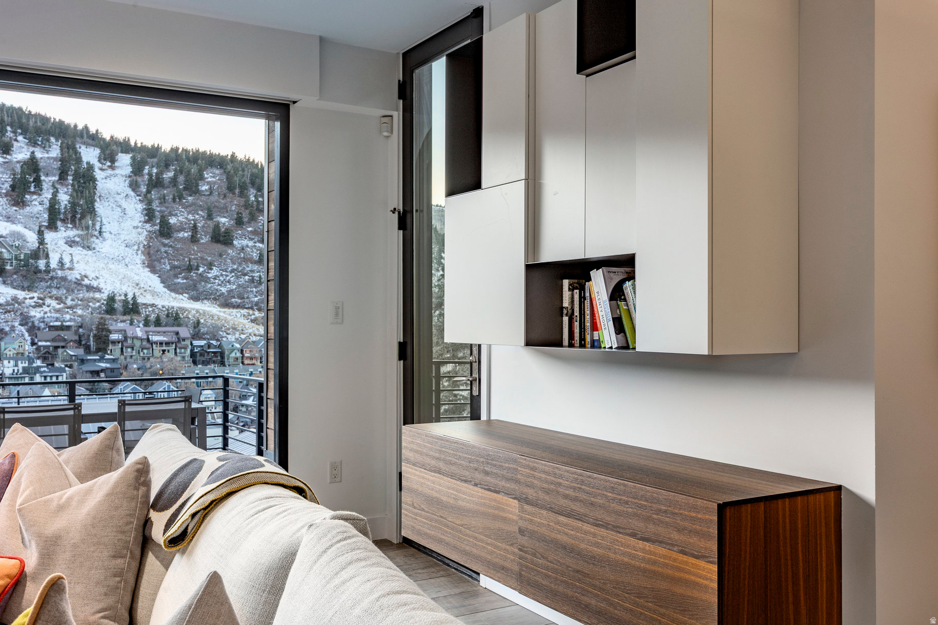 ECHO SPUR - Residential