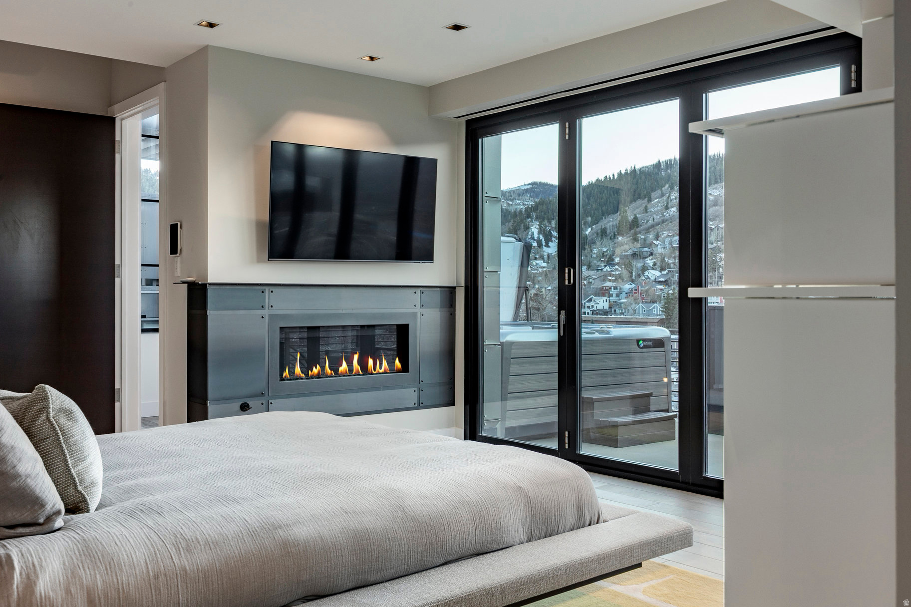 ECHO SPUR - Residential