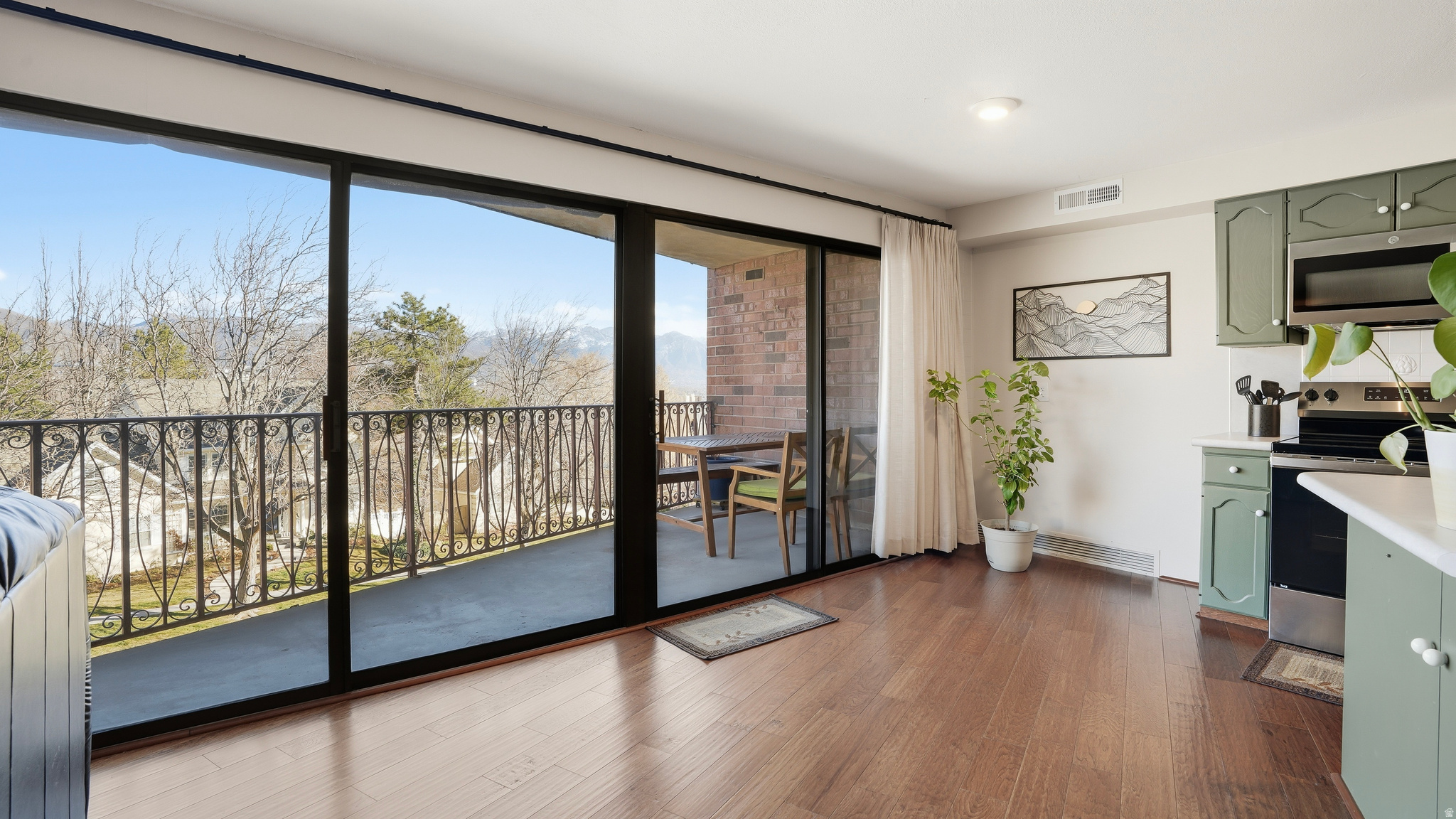 TOWER HILL - Residential