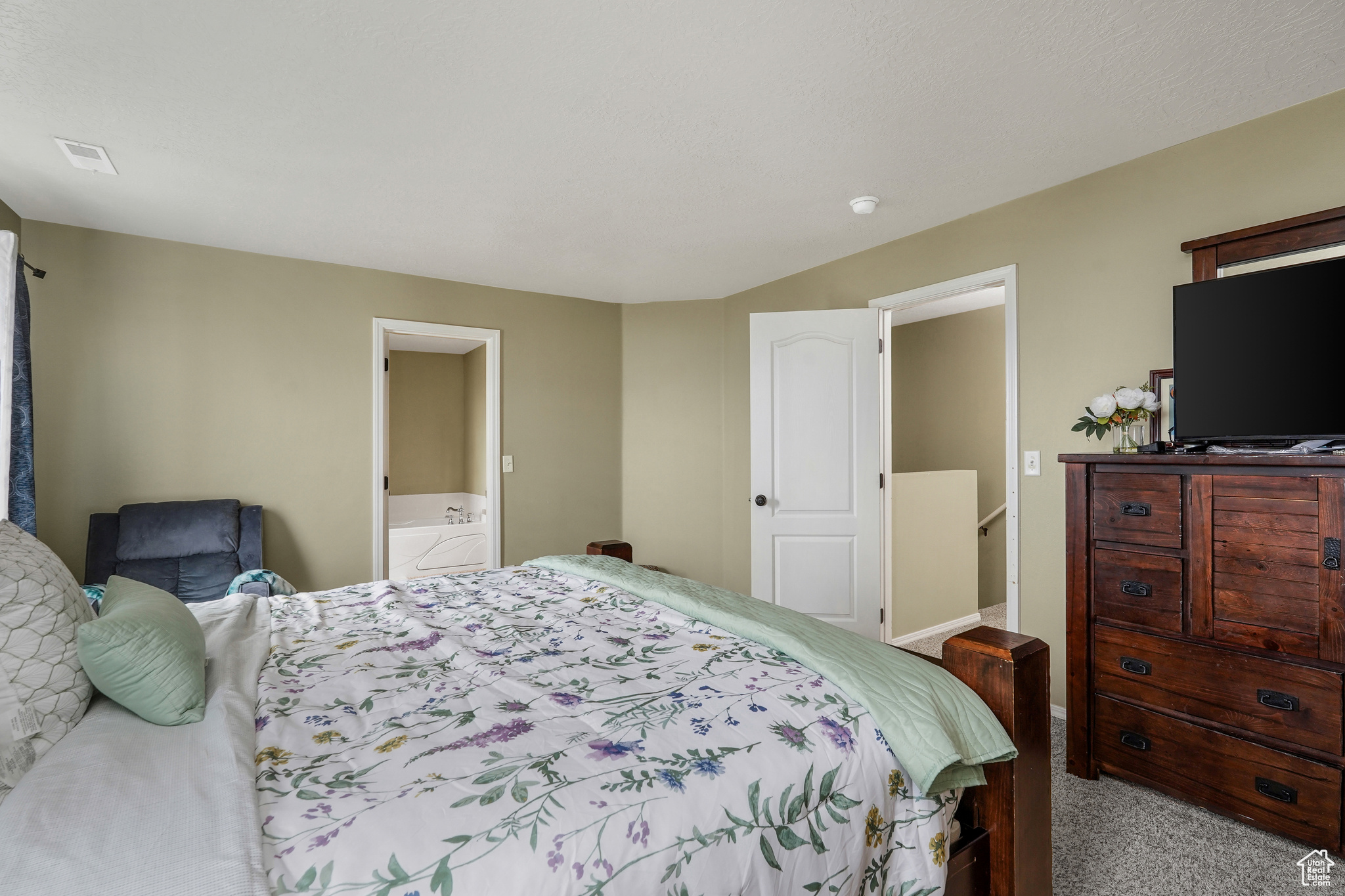 THE VILLAGE OF HAWKS LANDING - Residential