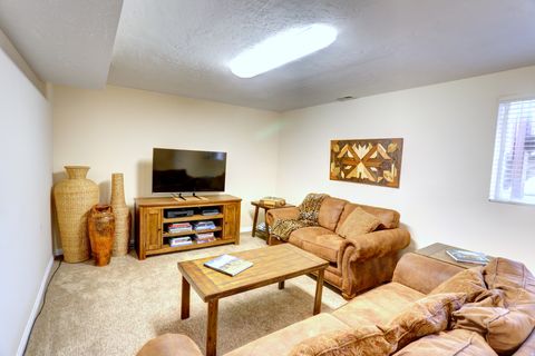 Tiny photo for 1330 N 800 W, Mapleton, UT 84664 (MLS # 2133048)