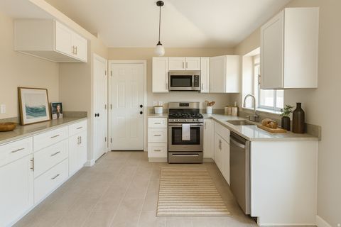 Photo of 1336 N MANDALAY RD, Salt Lake City, UT 84116 (MLS # 2118259)