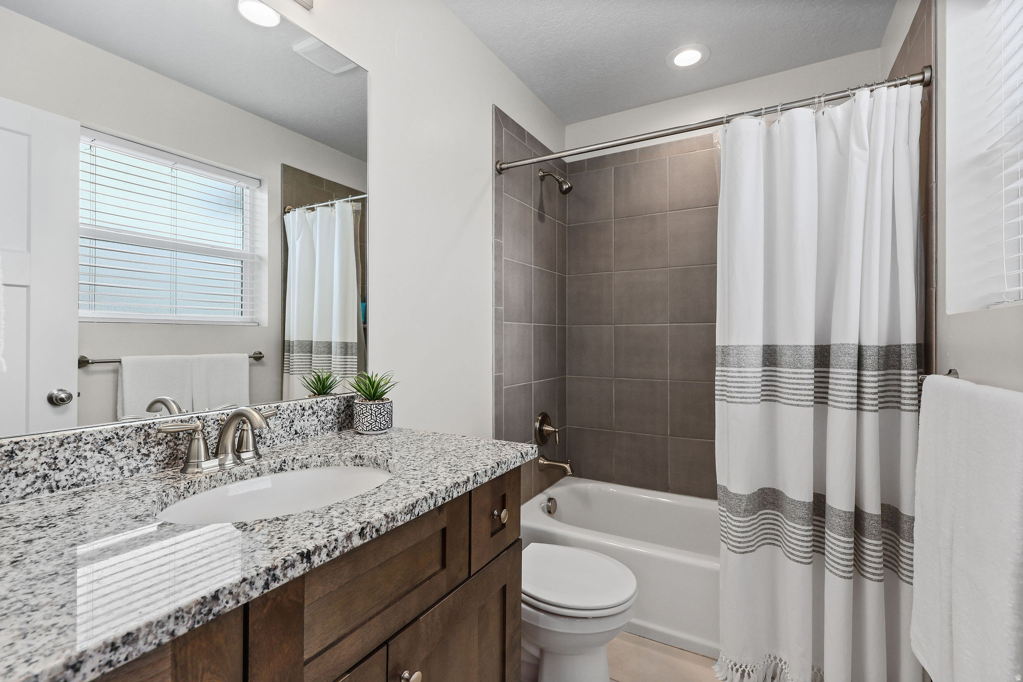 RIVERSTONE TOWNHOMES PHASE 3 - Residential