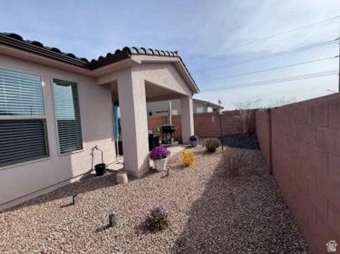 Tiny photo for 31 W CAMINO OSO DR, Washington, UT 84780 (MLS # 2147005)