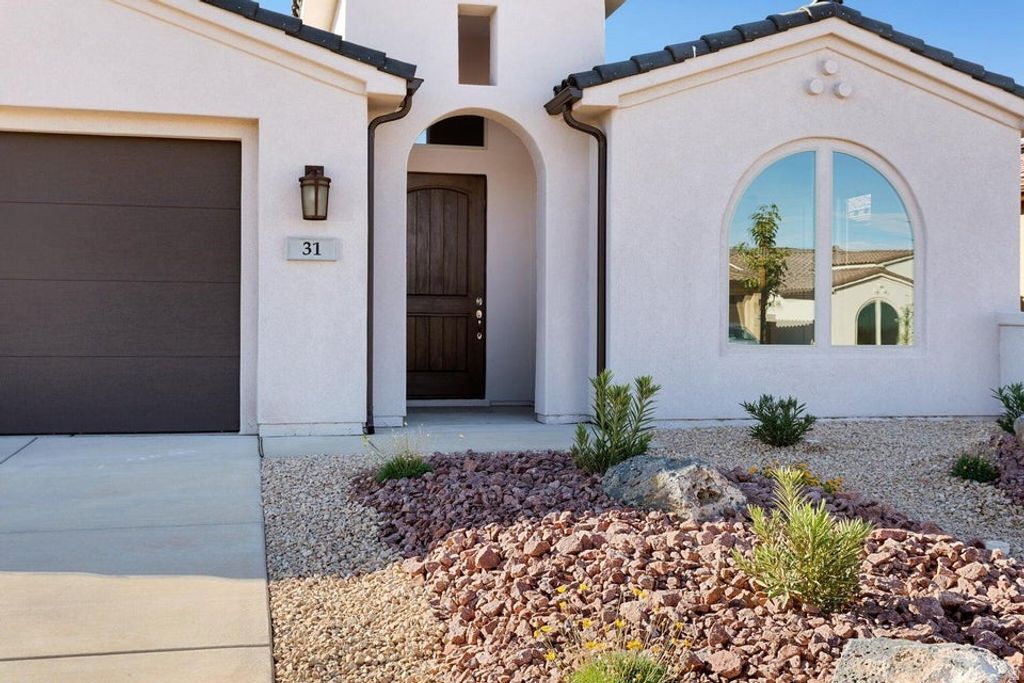 Photo of 31 W CAMINO OSO DR, Washington, UT 84780 (MLS # 2147005)