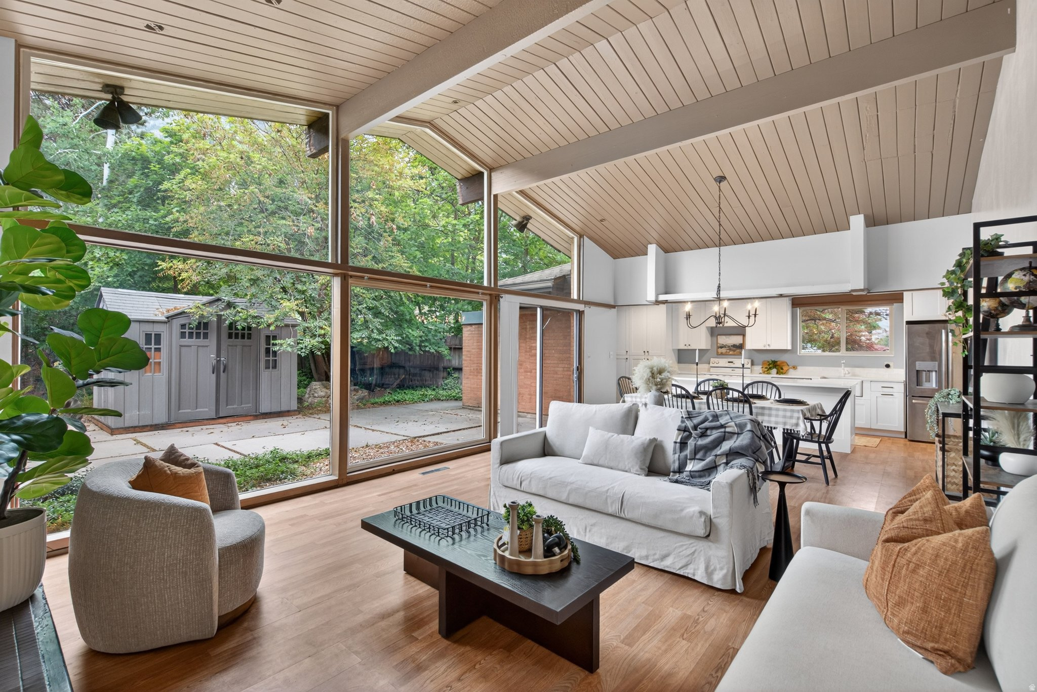CEDAR CIRCLE - Residential