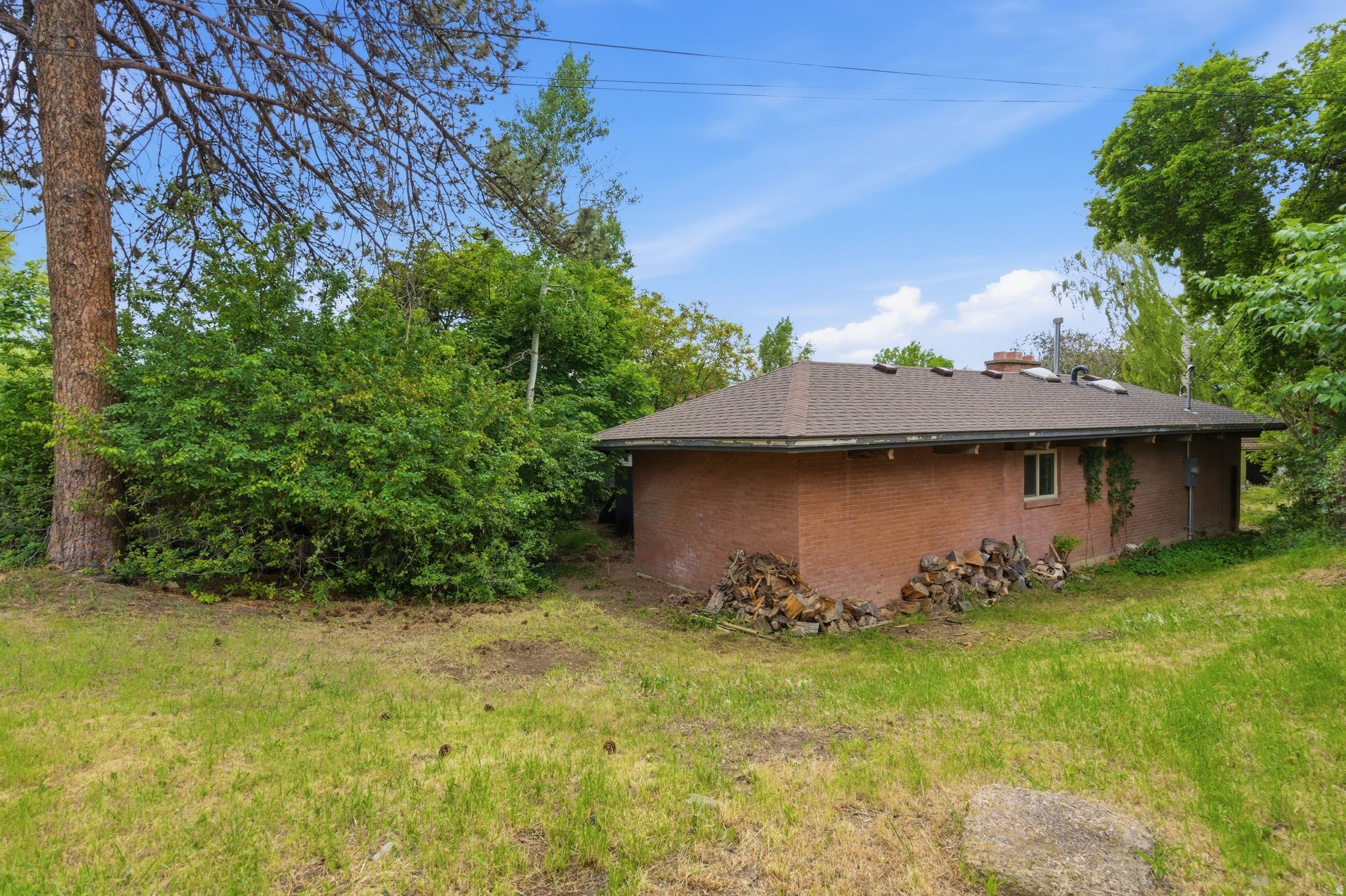 CEDAR CIRCLE - Residential