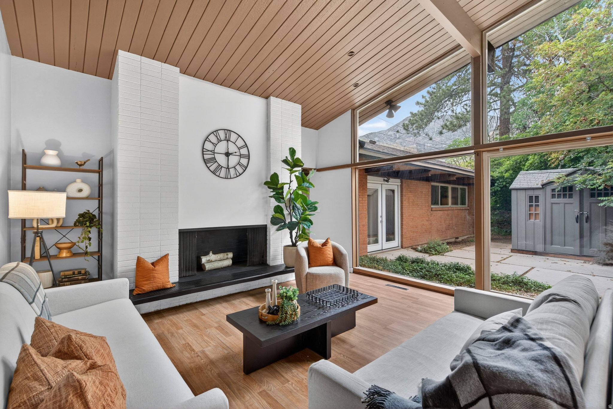 CEDAR CIRCLE - Residential
