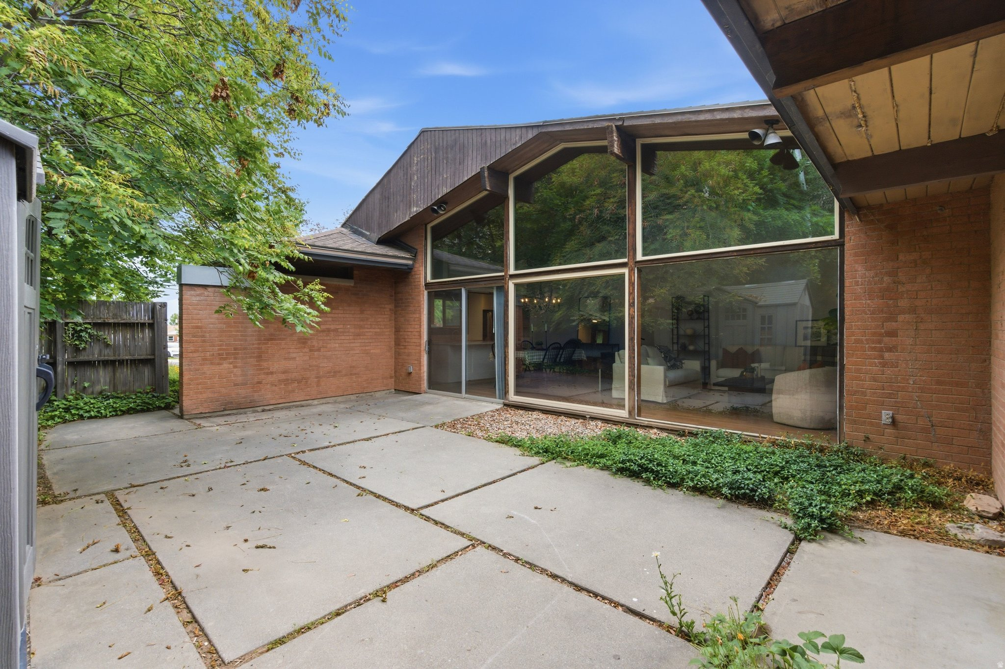 CEDAR CIRCLE - Residential